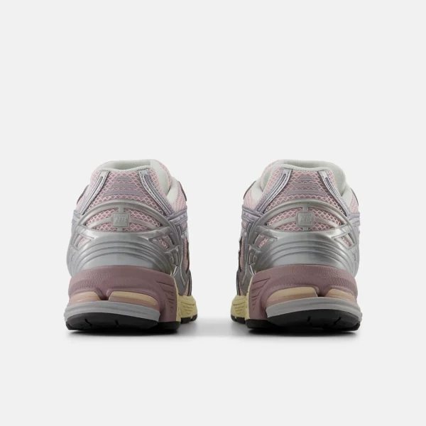 Zapatillas en Tonos Rose Sugar y Pearl Grey – Estilo Técnico con Toque Sofisticado - Imagen 5